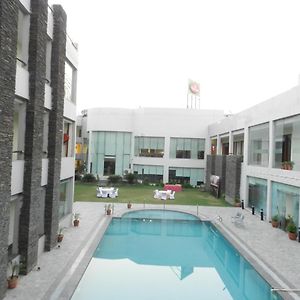 Hans Resorts